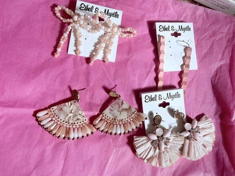 Bundle of 4 pink and nude boutique earrings